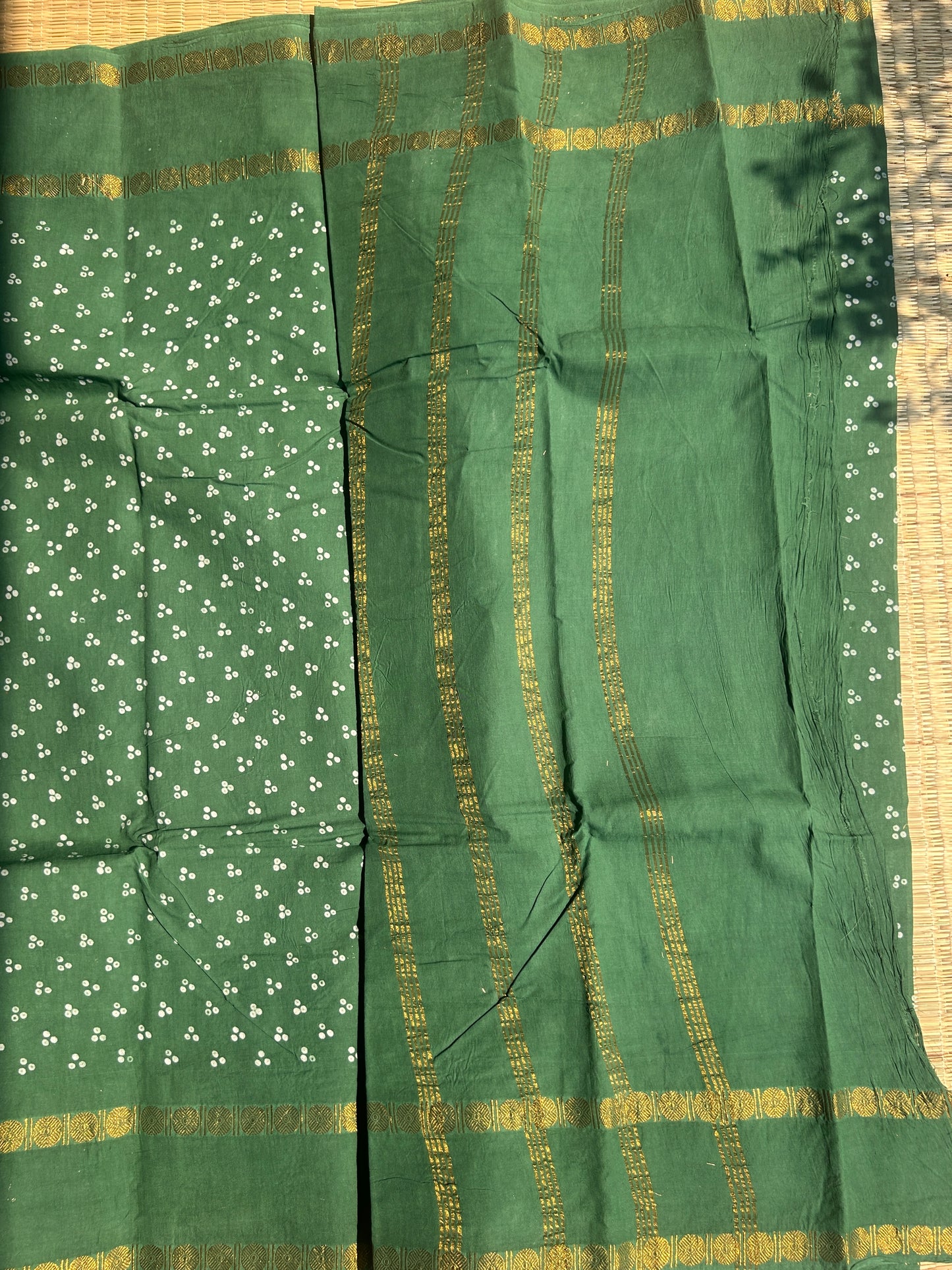 Green 120 count wax sungudi cotton saree (three dot)
