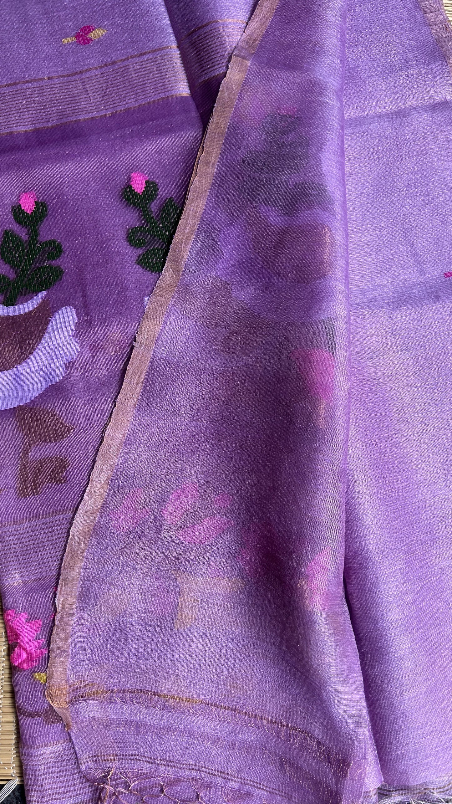 Lavender silk linen jamdani saree with swan motifs - with handloom mark