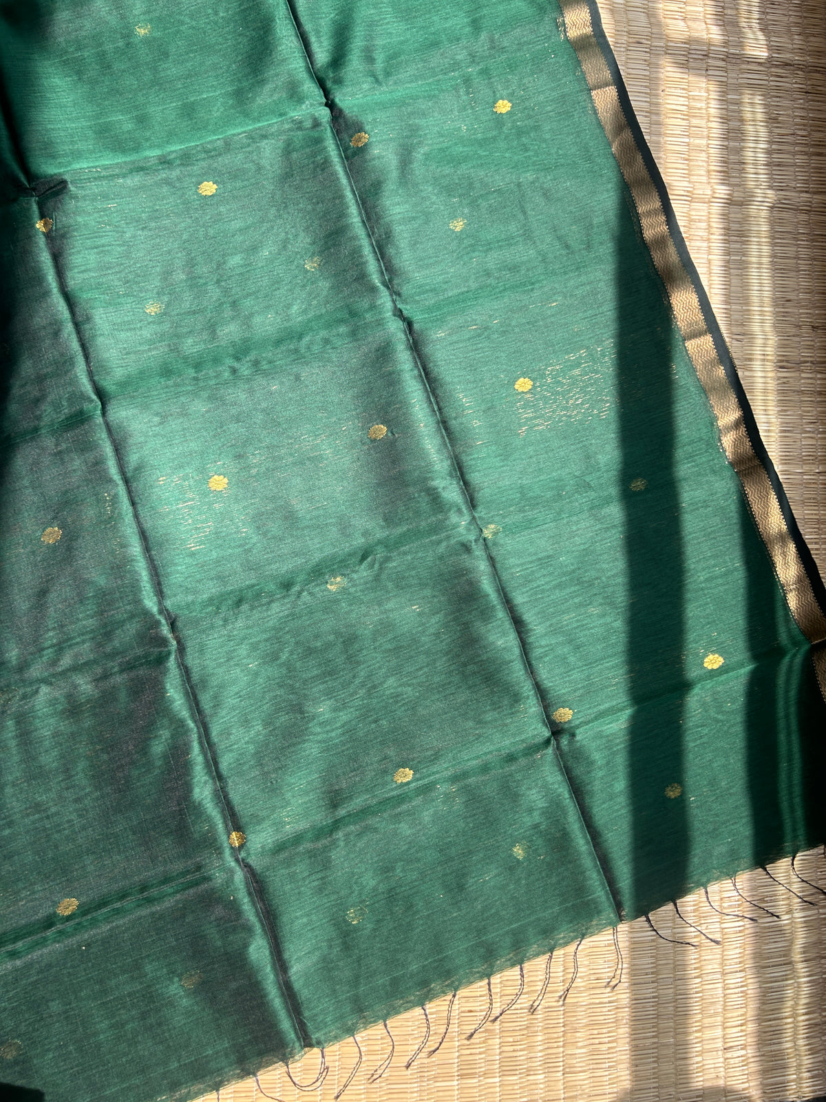 Dark Green Maheshwari handloom saree with flower motifs