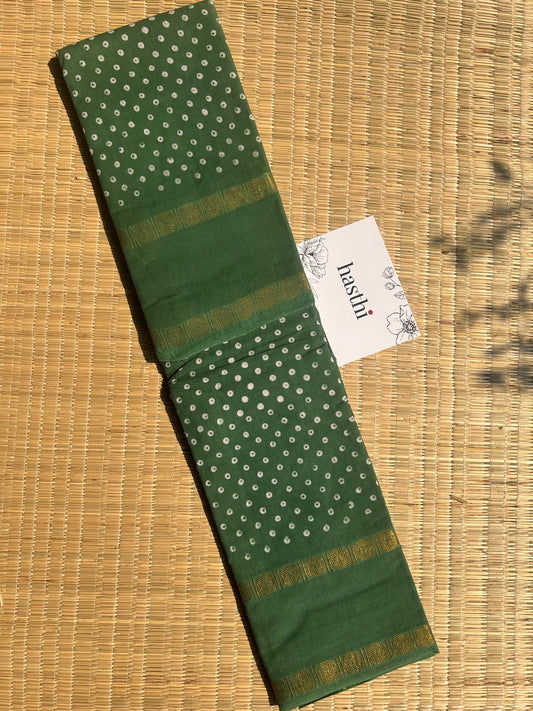 Green 120 count wax sungudi cotton saree (single dot)