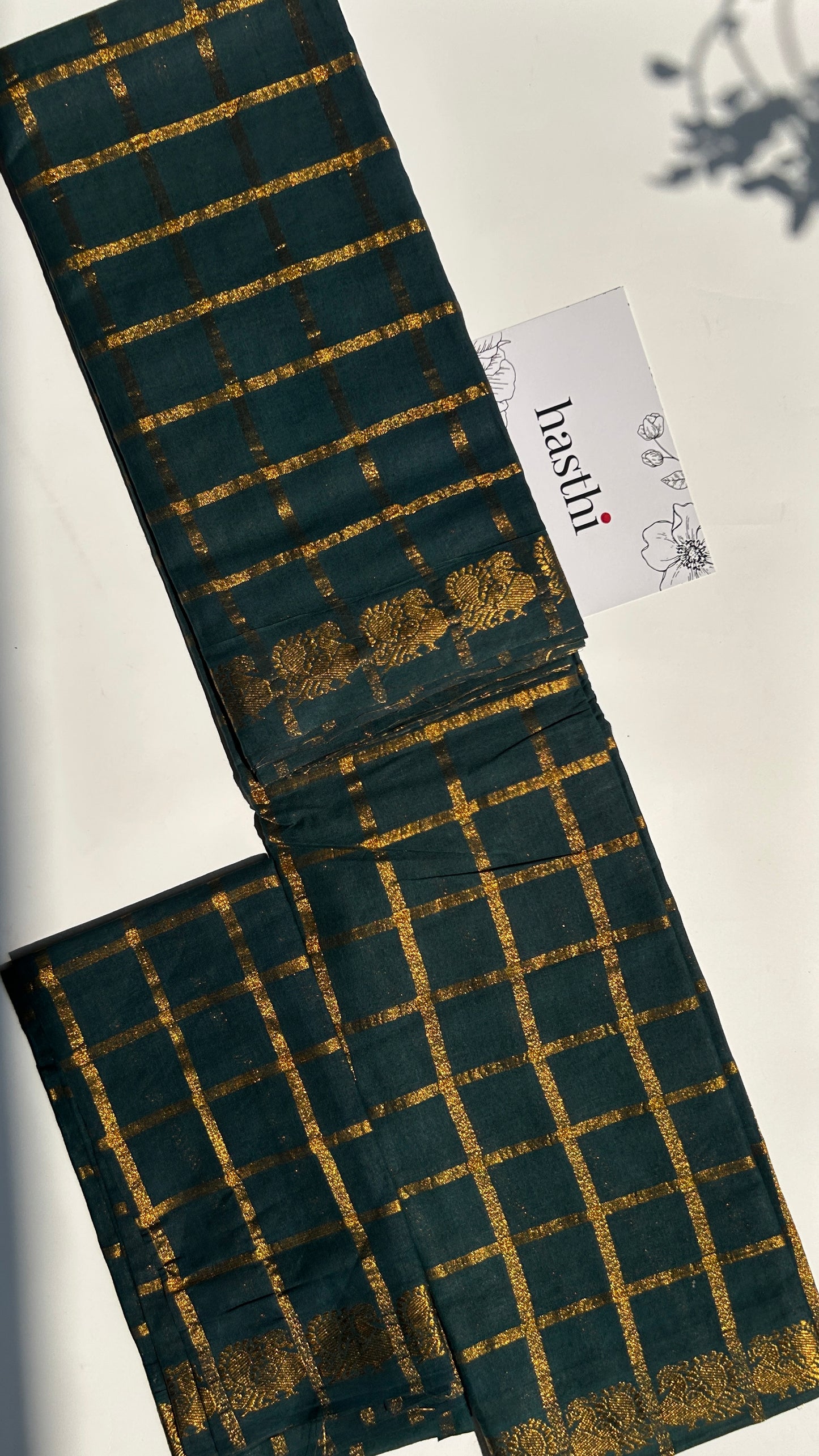 Green Madurai sungudi cotton saree with checks