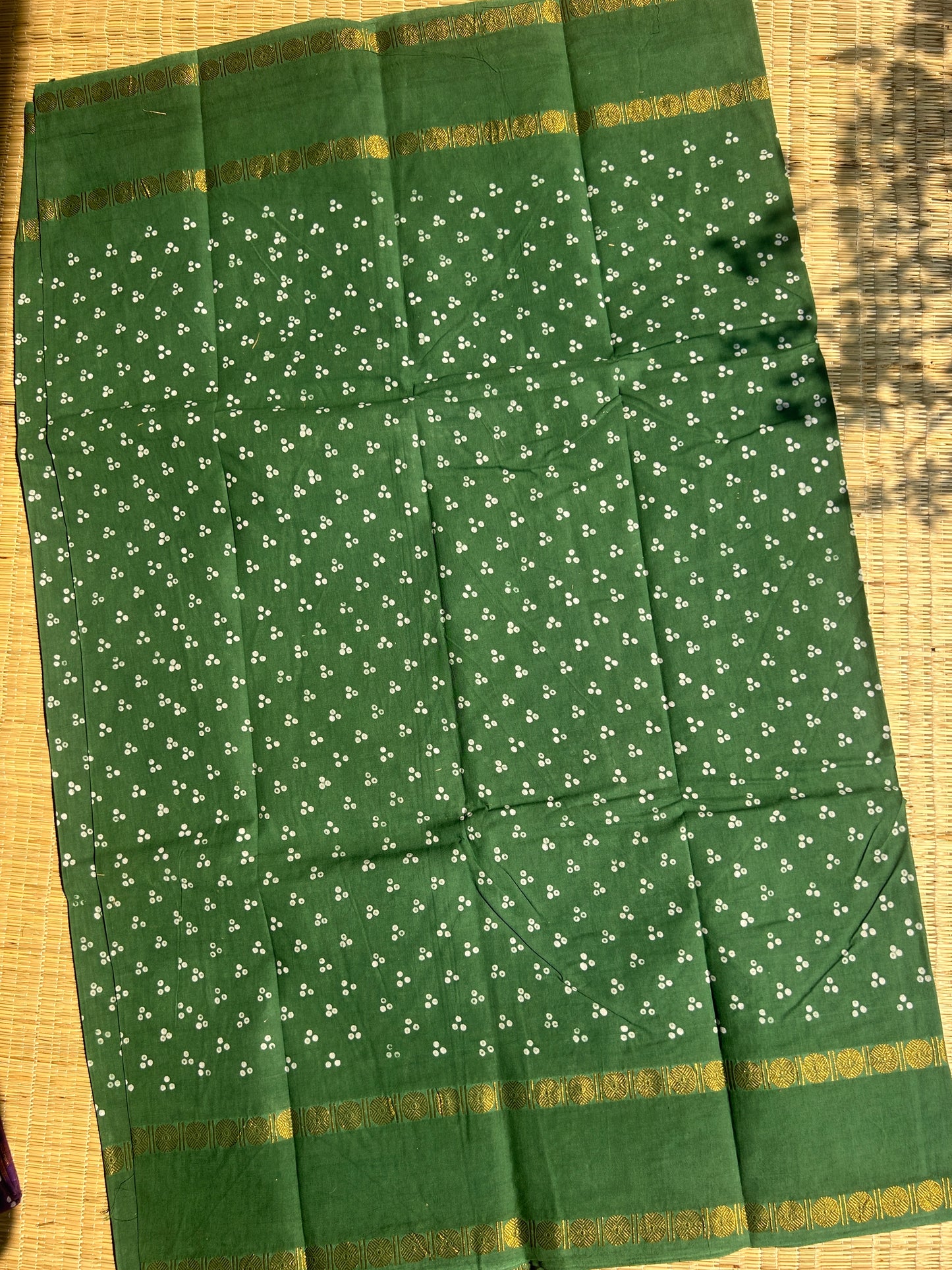 Green 120 count wax sungudi cotton saree (three dot)