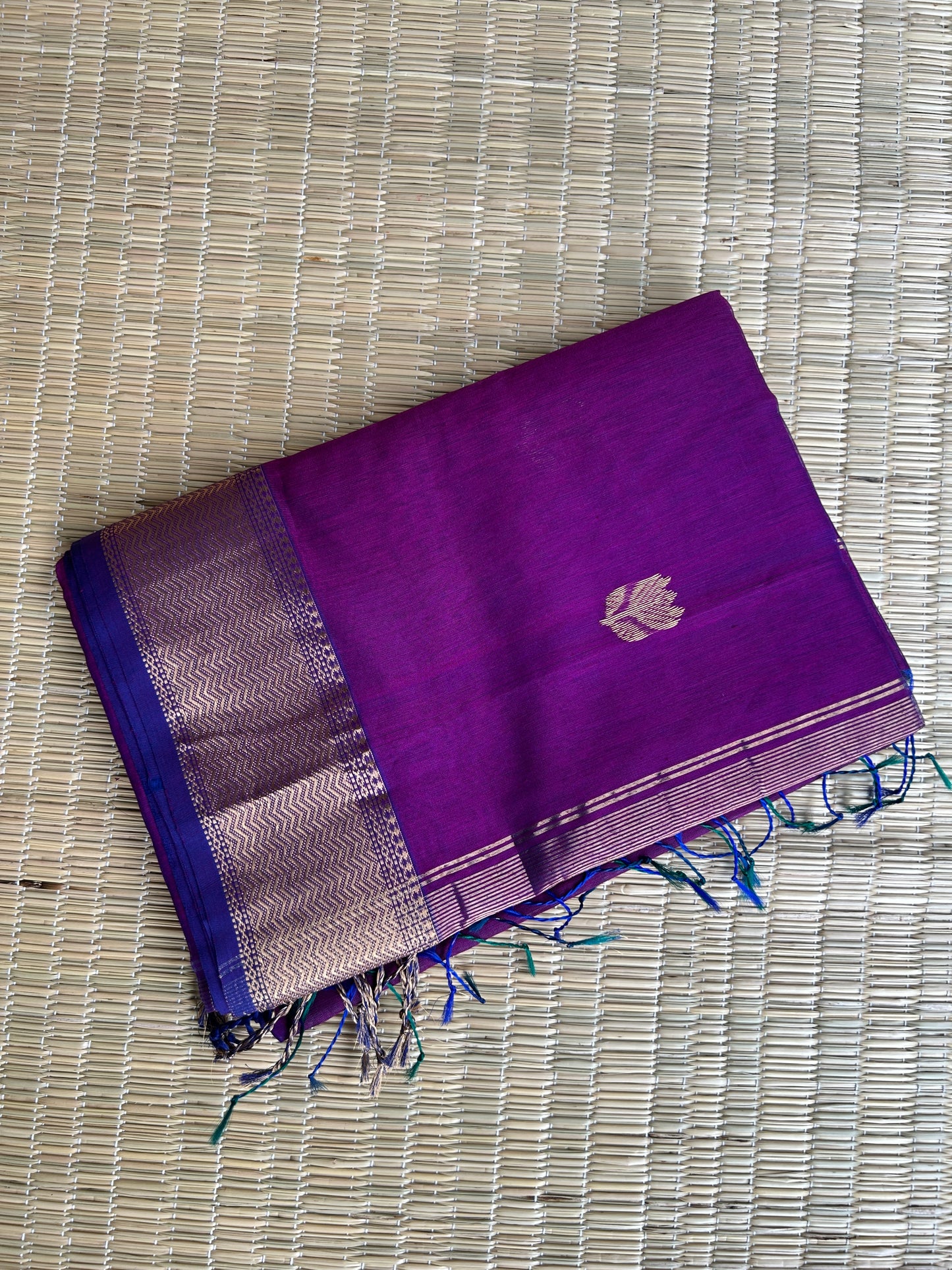 Plum (Neredu) Maheshwari handloom saree with flower motifs