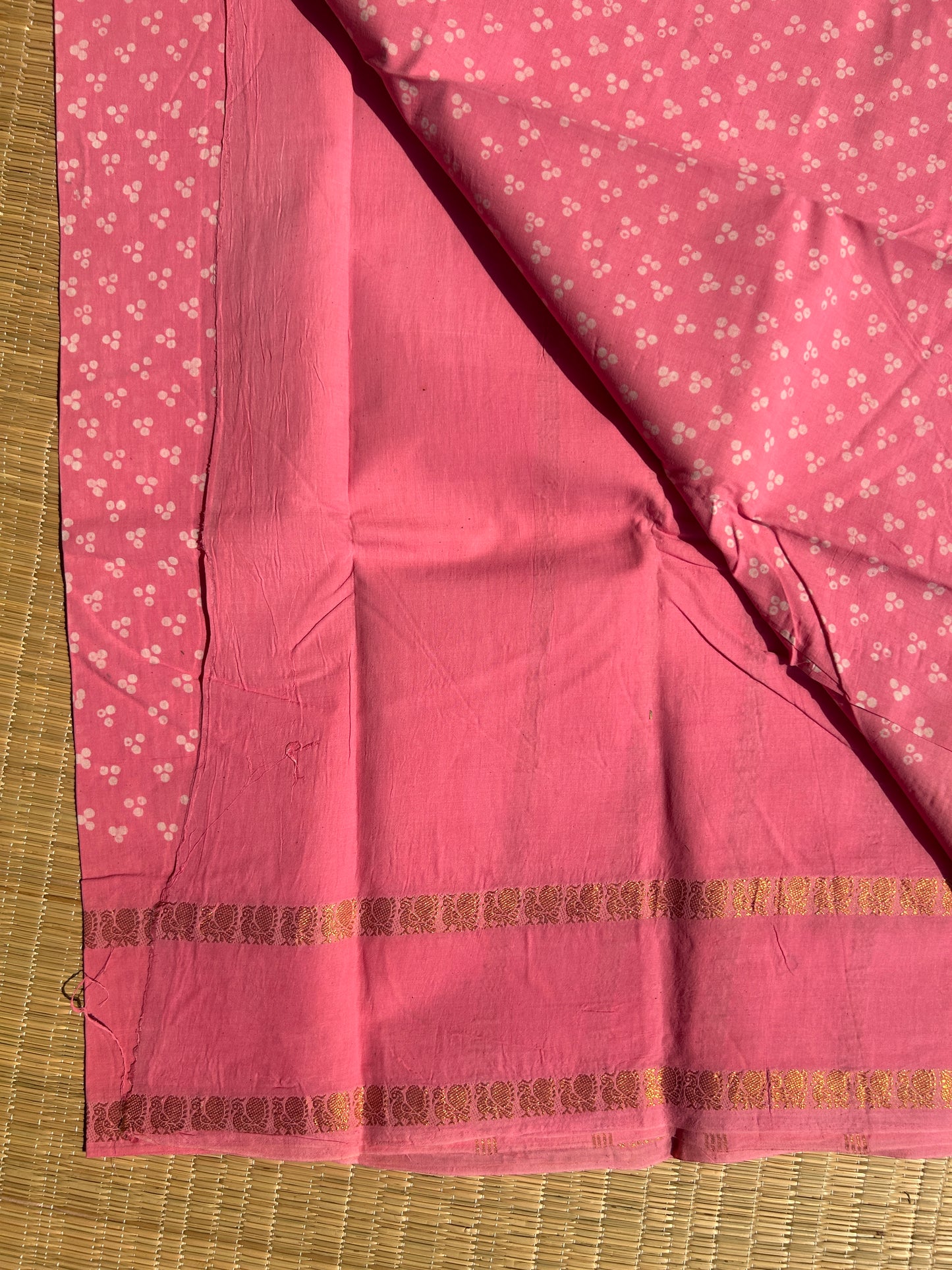 Baby pink 120 count wax sungudi cotton saree (three dot)