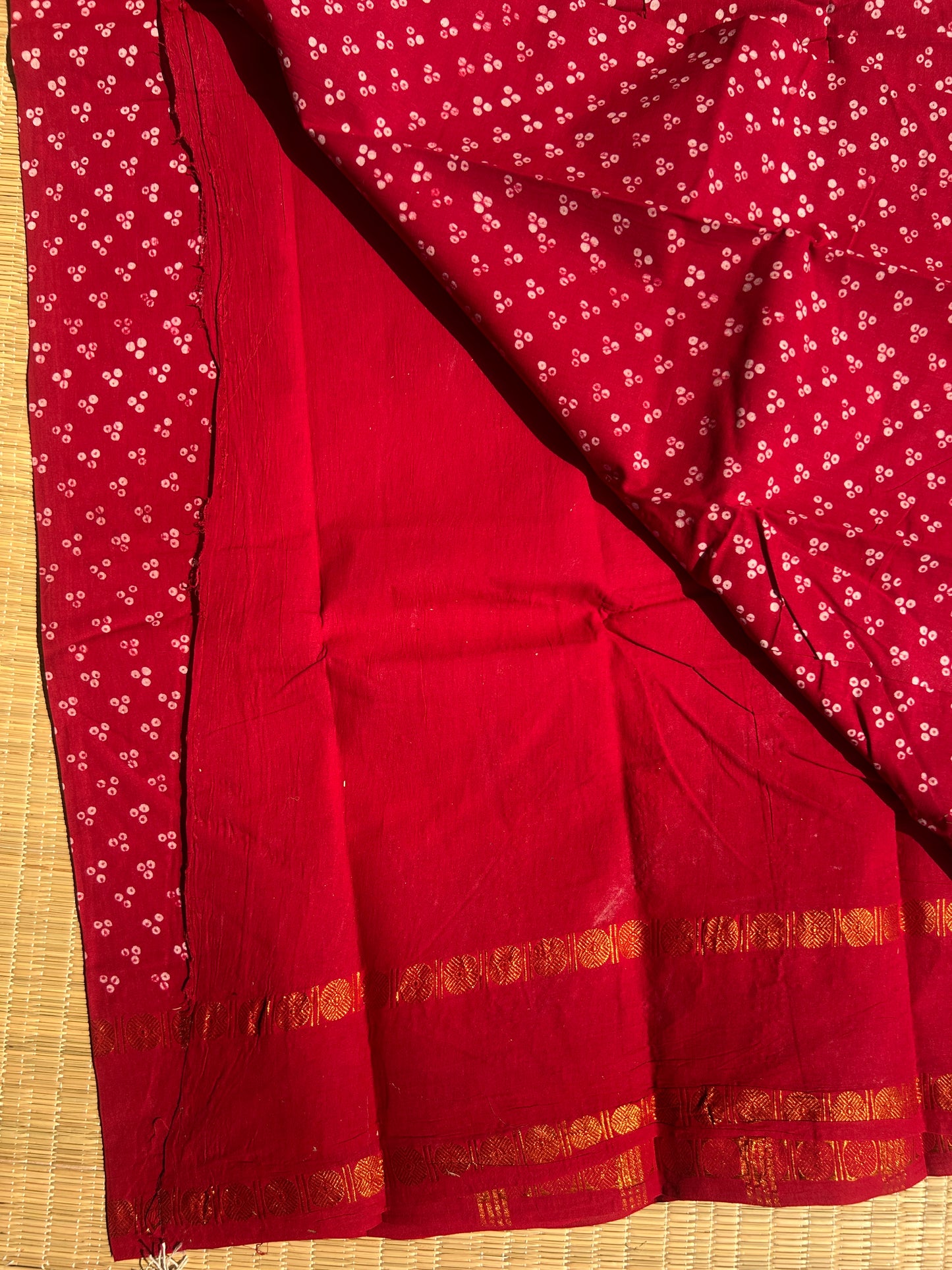 Dark Kumkum red 120 count wax sungudi cotton saree (three dot)
