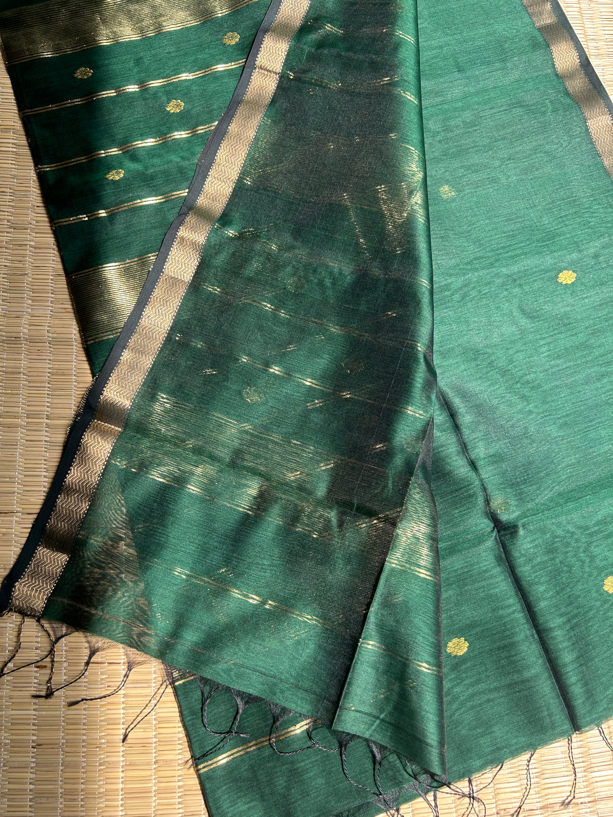 Dark Green Maheshwari handloom saree with flower motifs