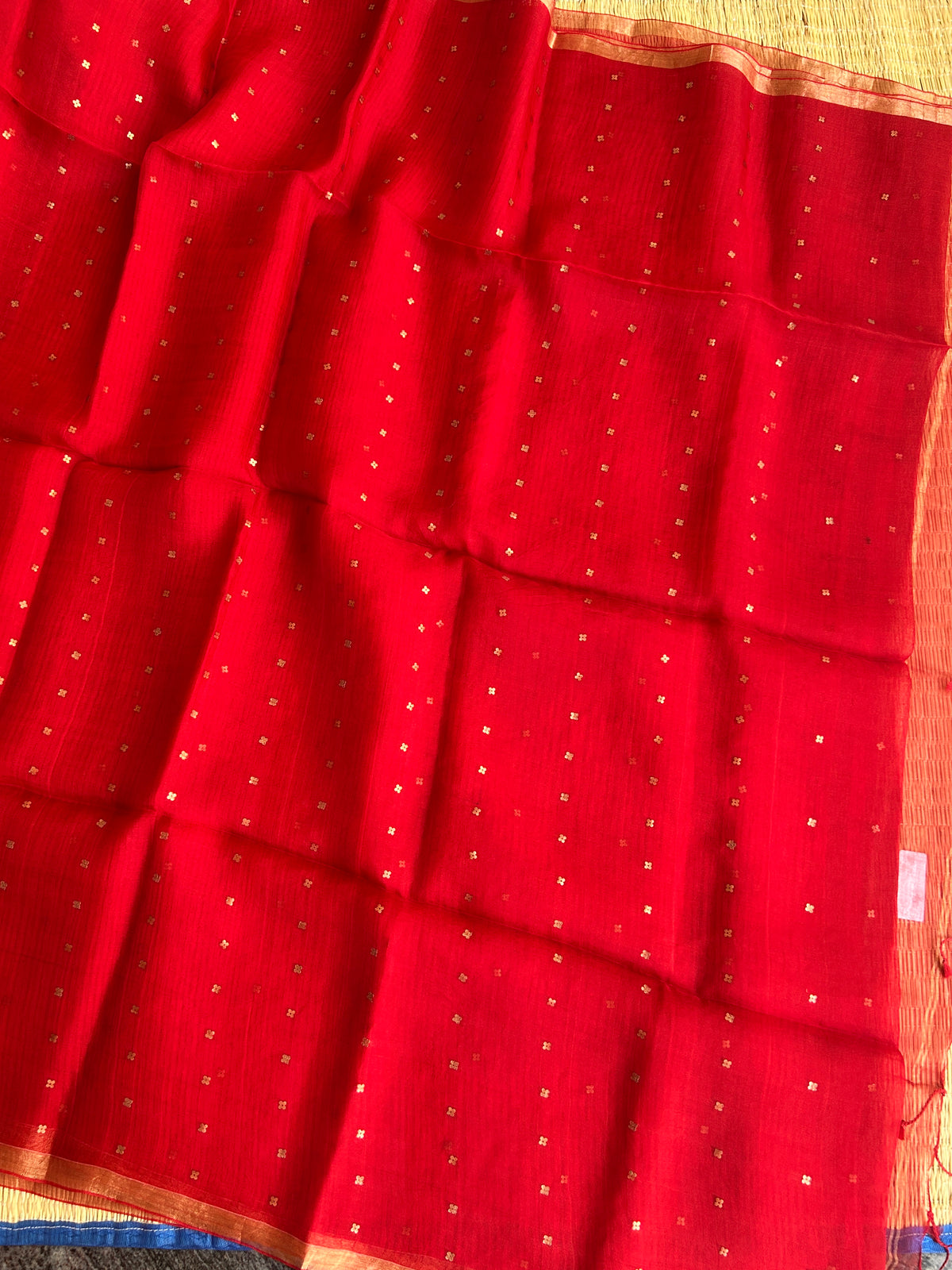 Red muslin silk jamdani saree with pocket sequence work - with silkmark