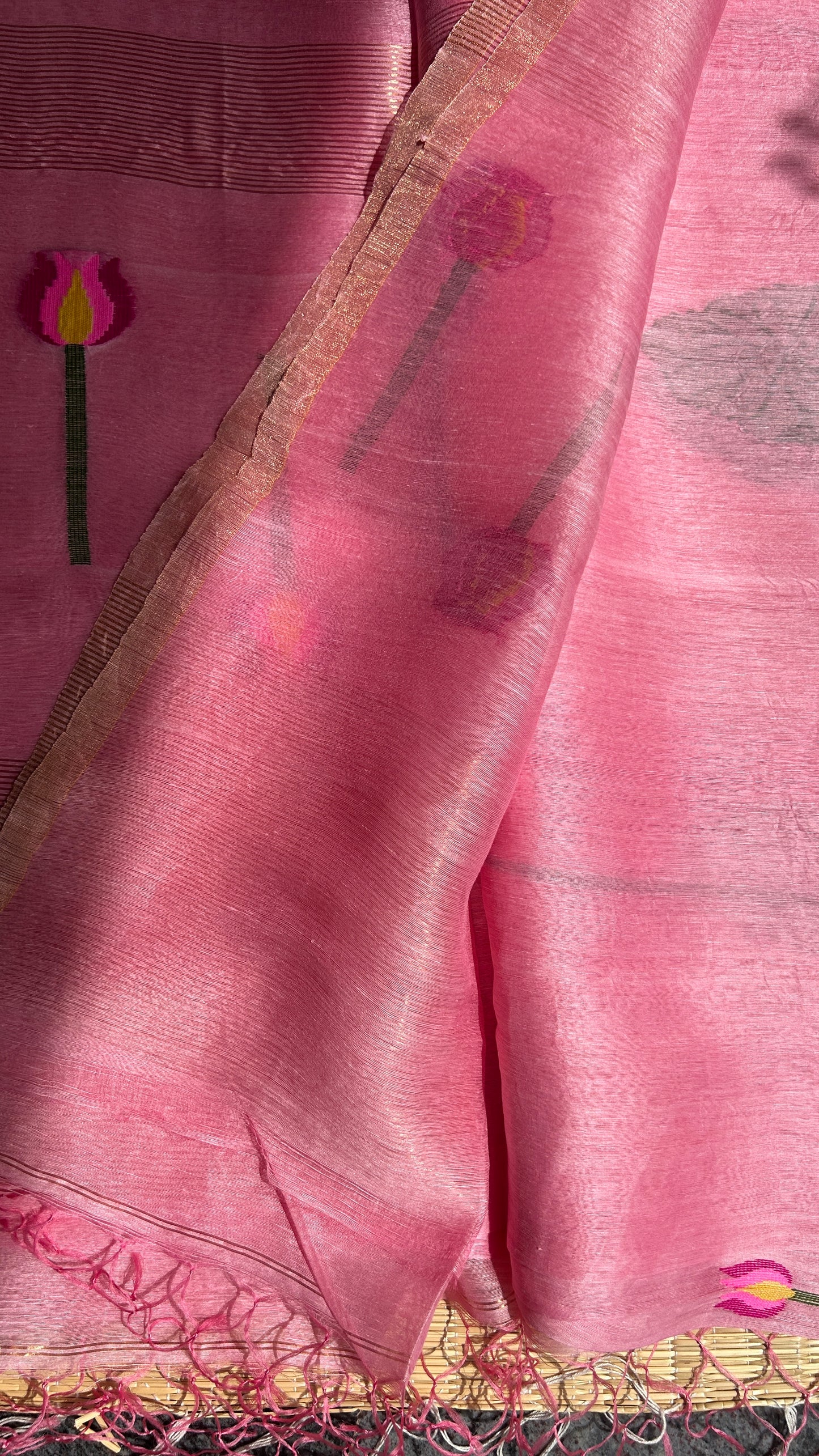 Baby pink silk linen jamdani saree with lotus motifs - with handloom mark
