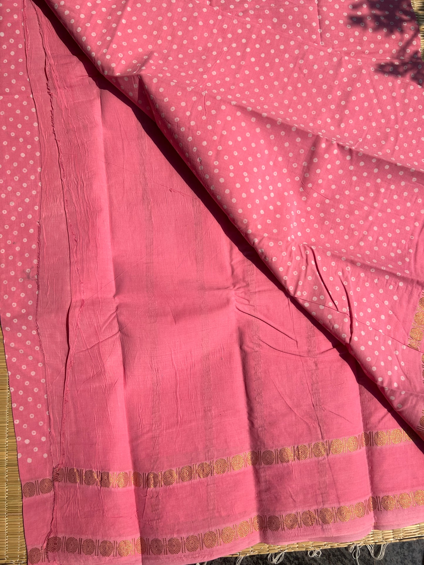 Baby pink 120 count wax sungudi cotton saree (single dot)