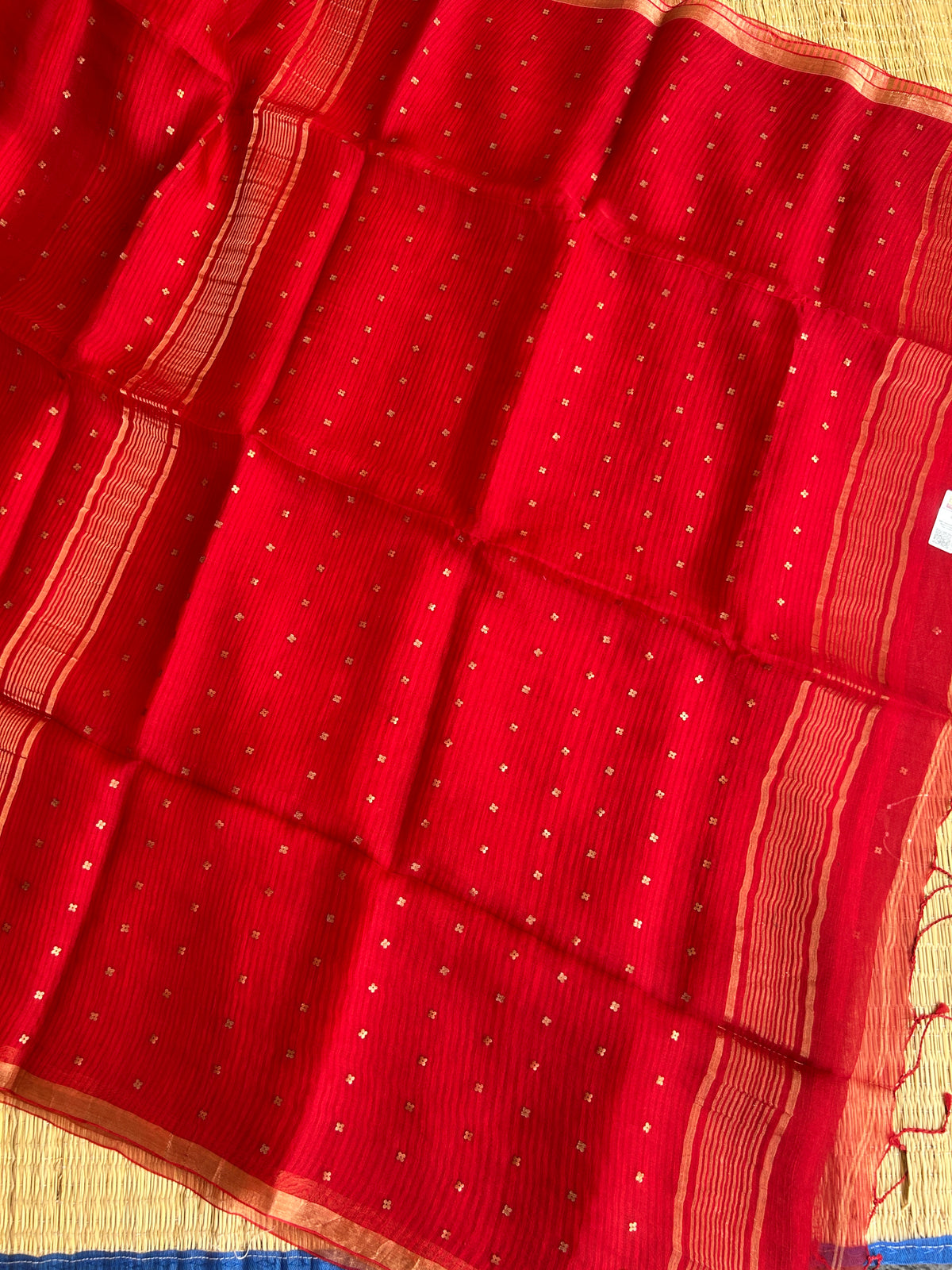 Red muslin silk jamdani saree with pocket sequence work - with silkmark