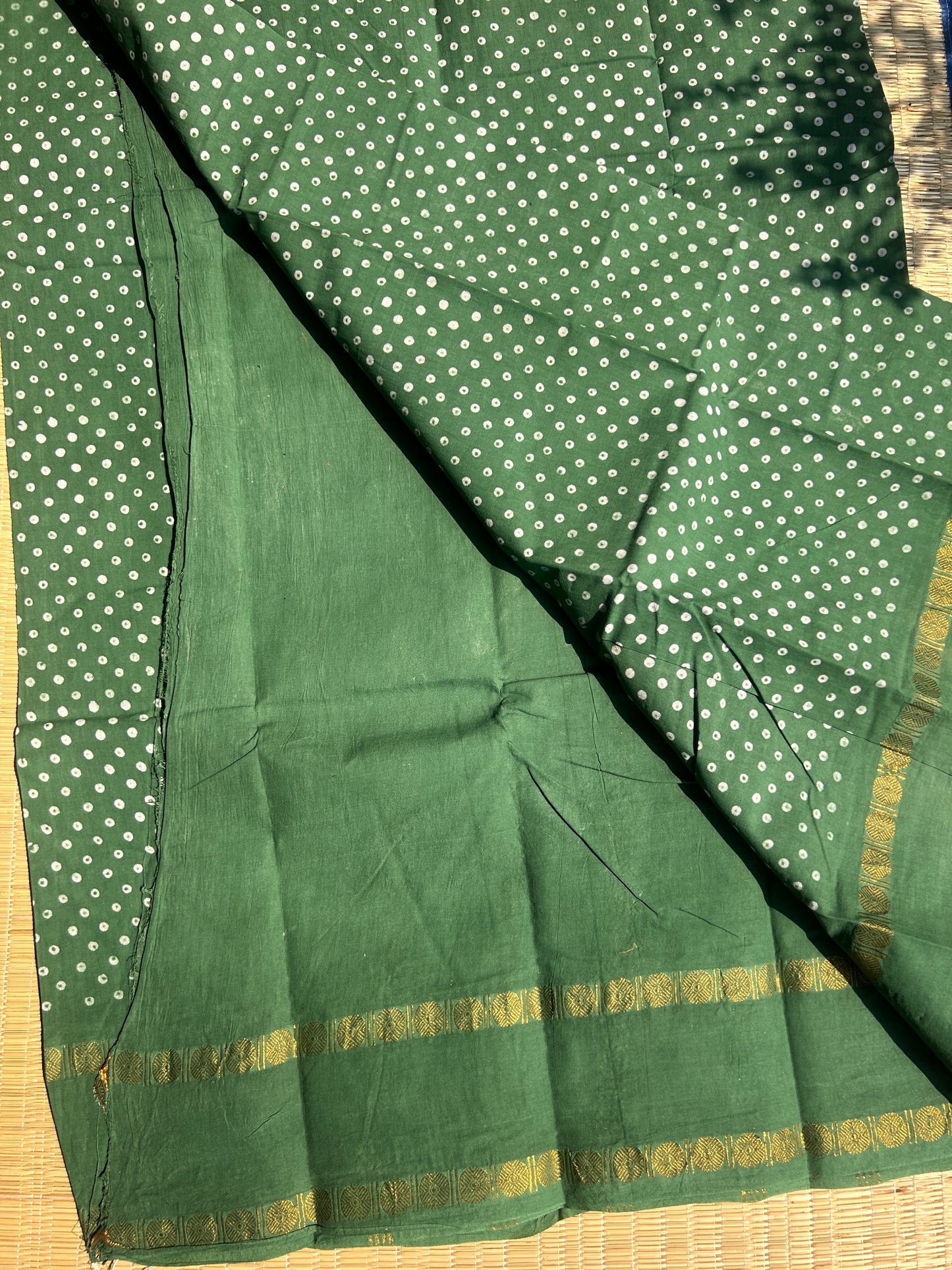 Green 120 count wax sungudi cotton saree (single dot)