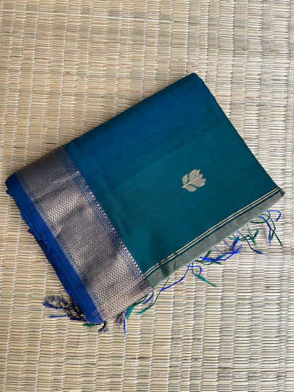 Peacock green & blue dual tone Maheshwari handloom saree with flower motifs
